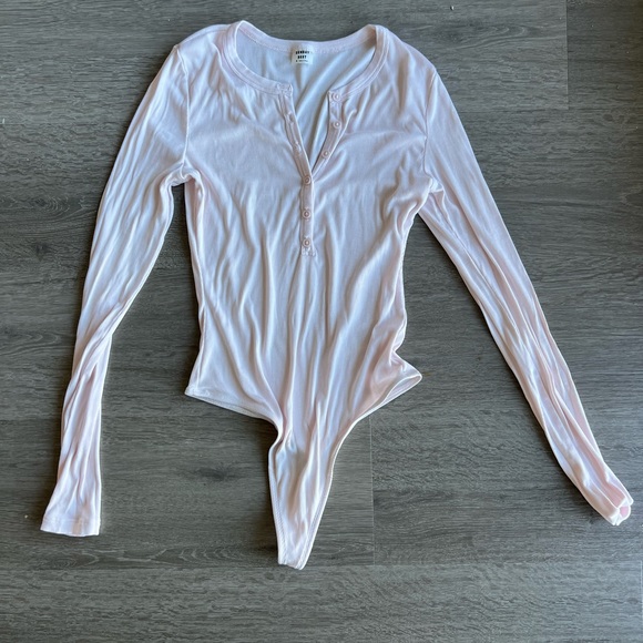 aritzia pink button up bodysuit v neck - Picture 1 of 3